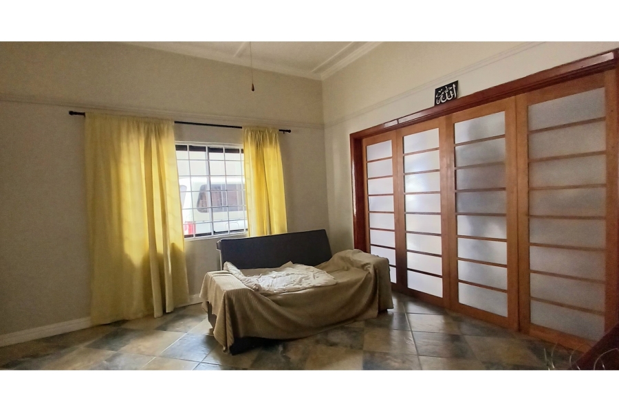 10 Bedroom Property for Sale in Maitland Western Cape